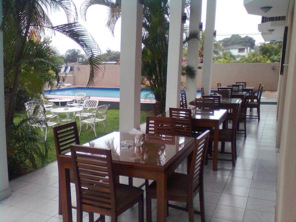 Grand 7 Hotel Thalawathugoda Talawatugoda Buitenkant foto