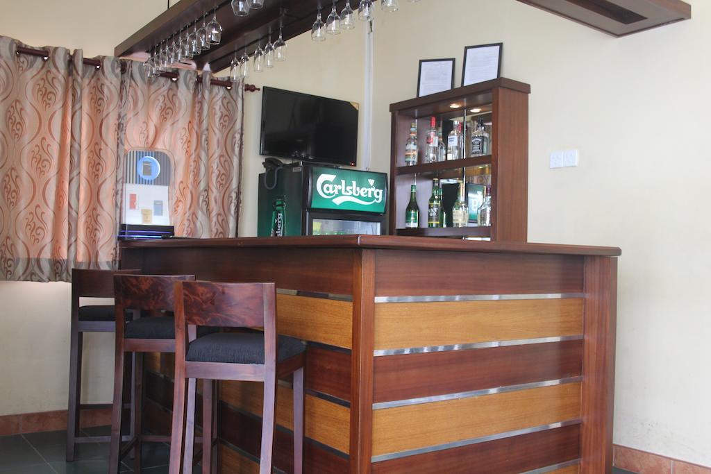 Grand 7 Hotel Thalawathugoda Talawatugoda Buitenkant foto