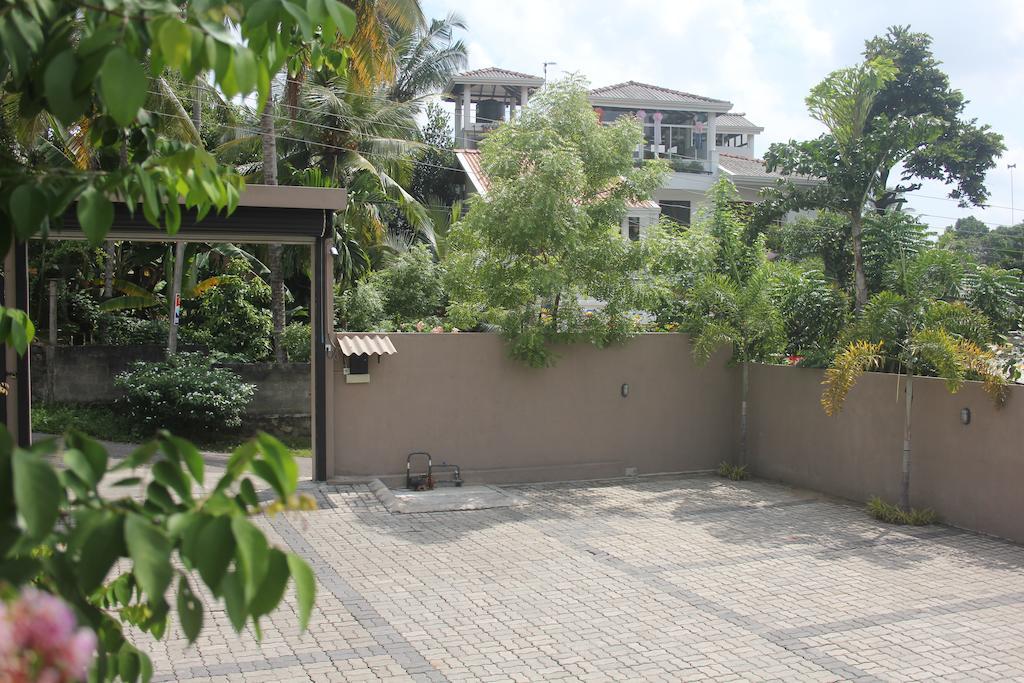 Grand 7 Hotel Thalawathugoda Talawatugoda Buitenkant foto