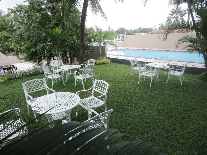 Grand 7 Hotel Thalawathugoda Talawatugoda Buitenkant foto