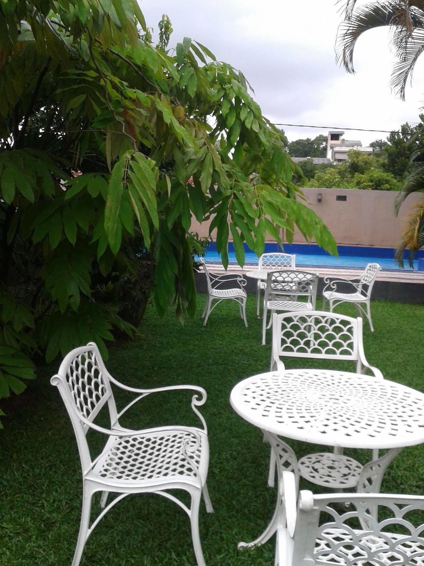 Grand 7 Hotel Thalawathugoda Talawatugoda Buitenkant foto